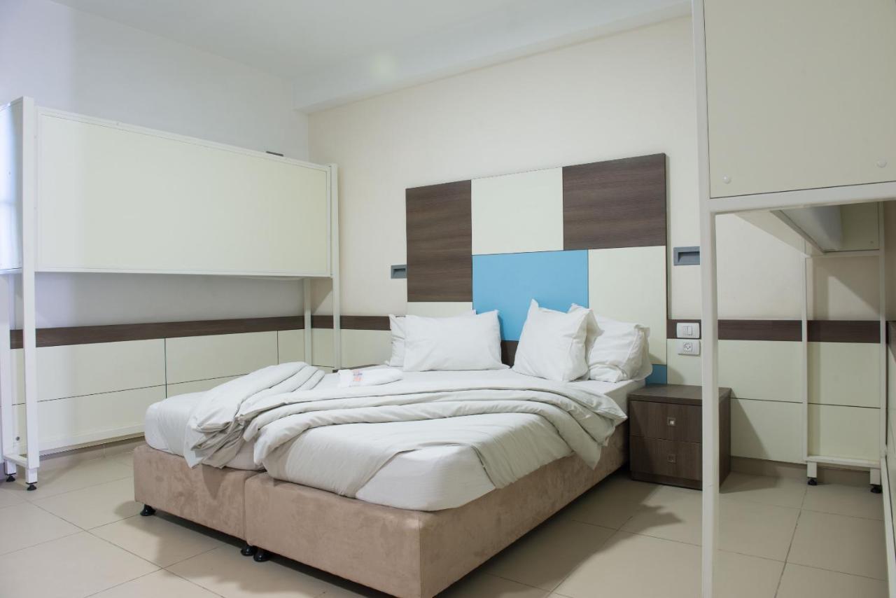 Hi - Akko Knights Hostel Bagian luar foto