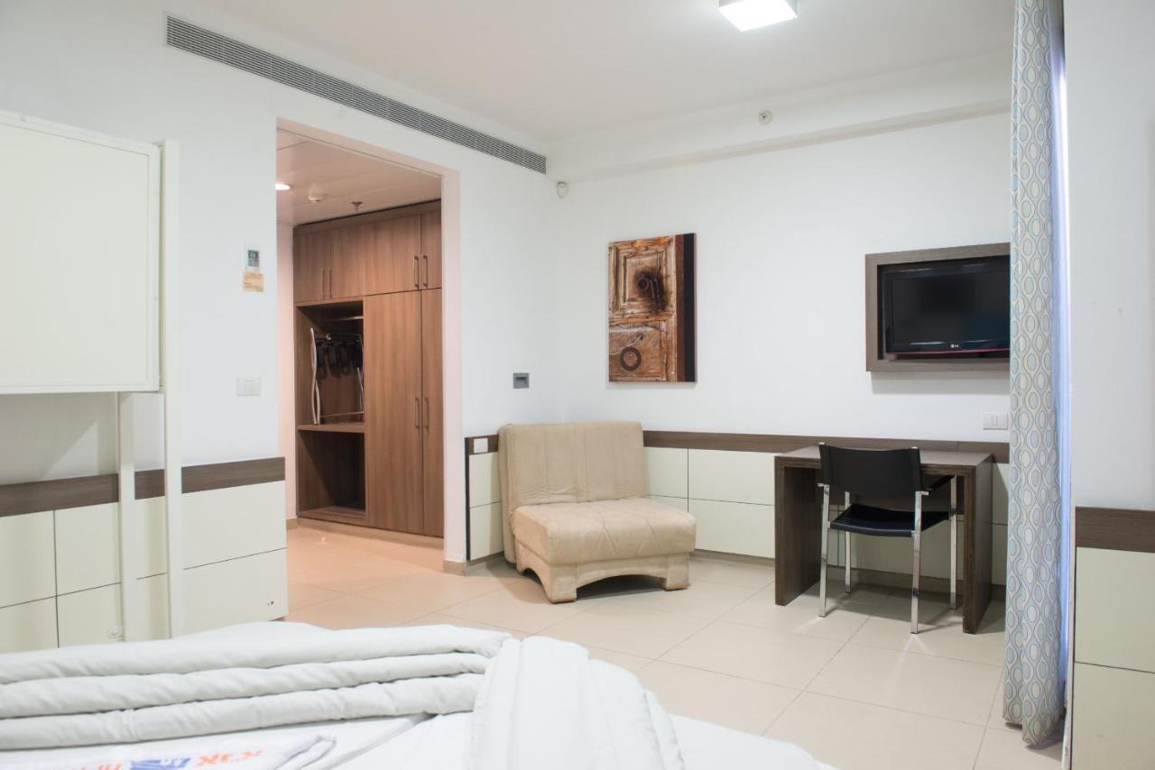 Hi - Akko Knights Hostel Bagian luar foto